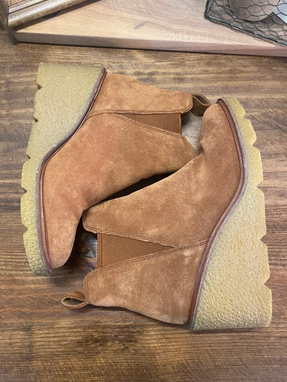 CLARKS Clarkford Top Chelsea Boot - Suede Leather Wedge Ankle Boots - Size 6.5